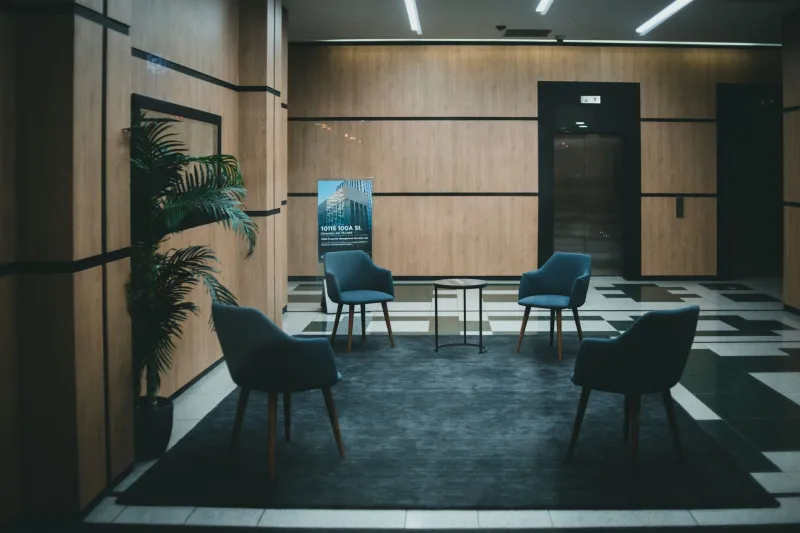 Before the News Arrives: The Quiet World of the Hospital Lobby's Forgotten Corner